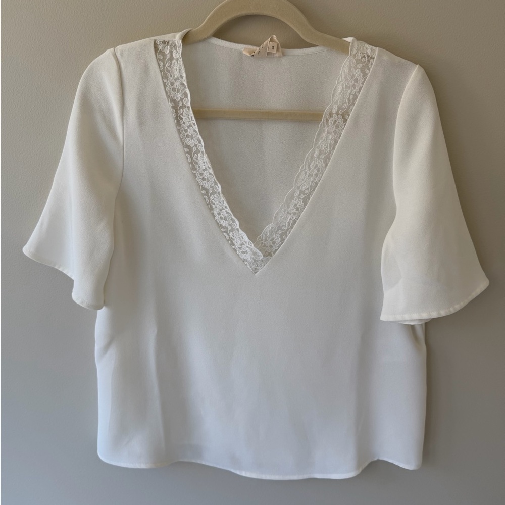 Sézane Elegant White Lace Trim V-Neck Blouse